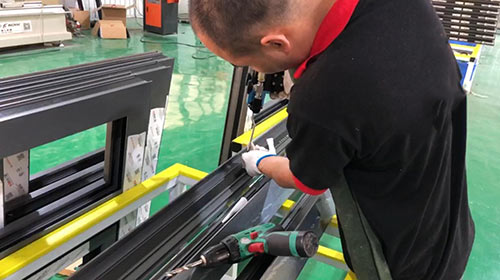 斷橋鋁門窗內部填充物 聚氨酯泡沫(圖1) 聚氨酯泡沫斷橋鋁門窗內部填充物