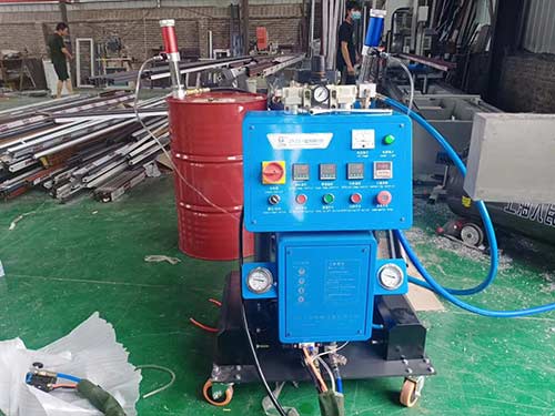 斷橋鋁門窗內部填充物 聚氨酯泡沫(圖2) Q2600D斷橋鋁門窗內部填充聚氨酯噴涂發泡機