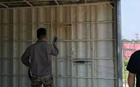 澆注發泡設備(圖2) 建筑墻體聚氨酯澆注發泡案例