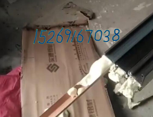 JX-H-P30S鋁型材隔熱穿條機(圖6) 型材填充發泡聚氨酯案例