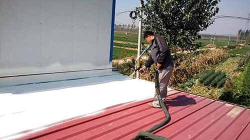 彩鋼屋面噴涂聚脲施工設(shè)備(圖1) 彩鋼屋面噴涂聚脲施工案例