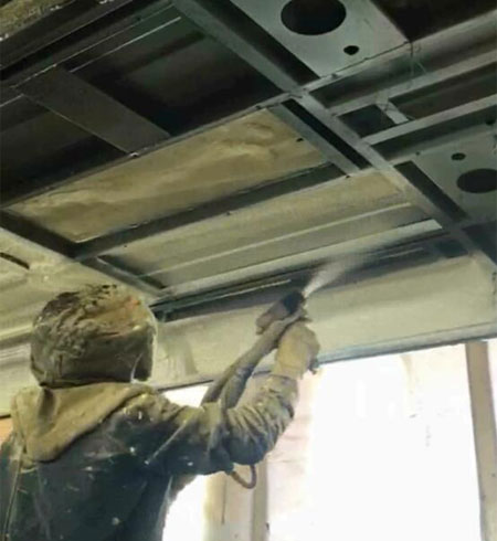 聚氨酯發(fā)泡設(shè)備保溫泡沫現(xiàn)場(chǎng)施工(圖2) 保溫泡沫現(xiàn)場(chǎng)施工